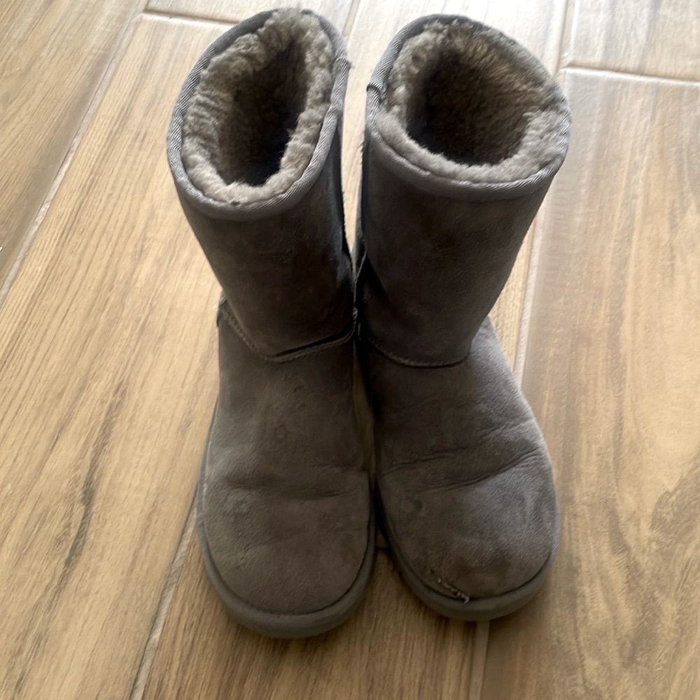UGG Gray Ladies Boots, Size 7, Genuine Sheepskin, Used Condition